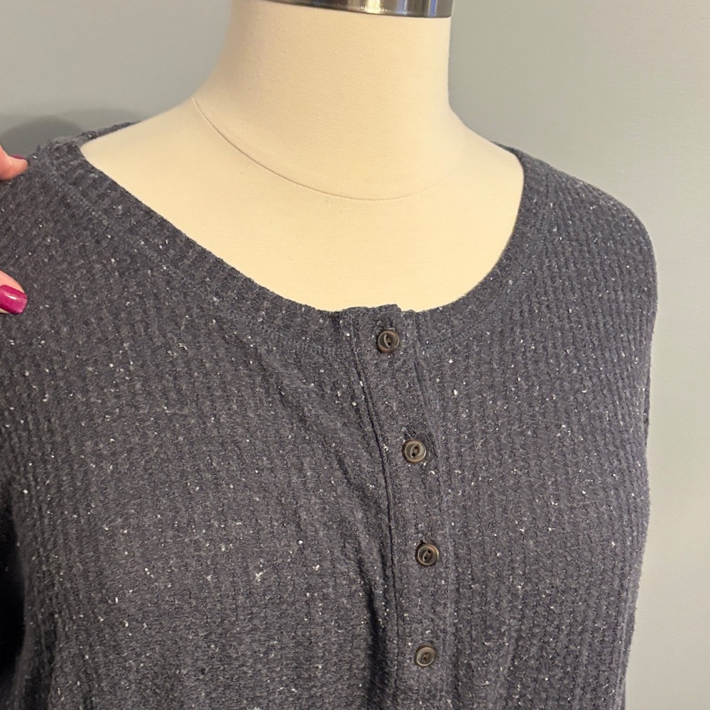 Old Navy Charcoal Button-Up Shirt - Picture 4 of 6